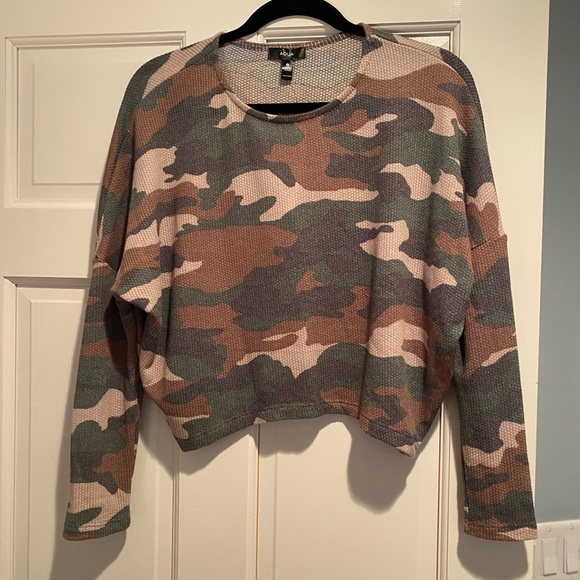 NWT Aqua camouflage long sleeve top - Picture 3 of 4